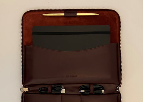 No.01 Gallery Case. Oxblood